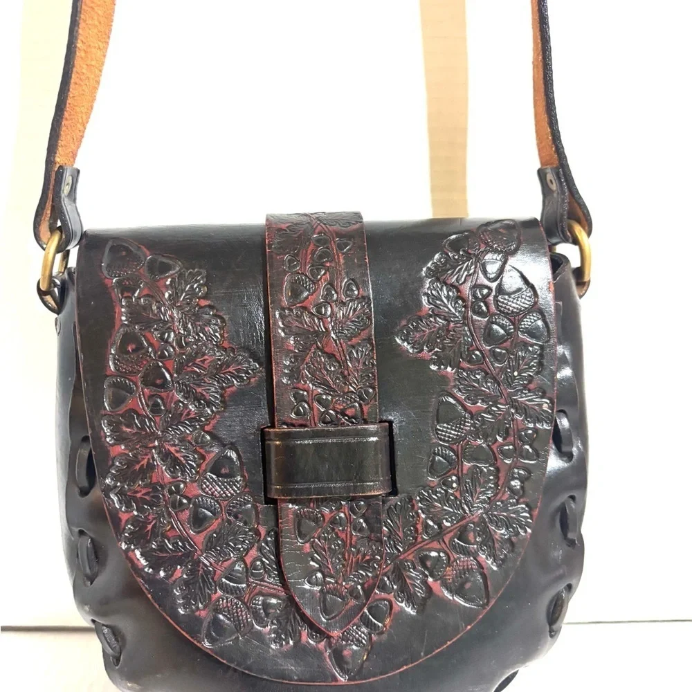 Vintage Elegant Black Leather Shoulder/ crossbody Bag